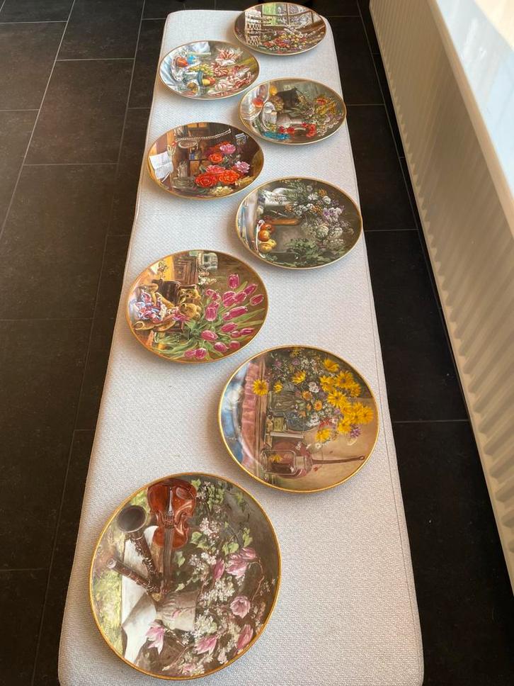 8 borden Mosa BV, schilder Kees van den Berg, Verzamelen, Porselein, Kristal en Bestek, Zo goed als nieuw, Bord of Schaal, Porselein