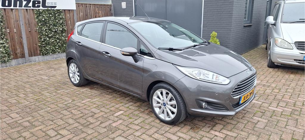 Ford Fiesta Titanium LEREN BEKLEDING - 140 PK (bj 2017), Auto's, Overige carrosserieën, Leder, Bedrijf, Handgeschakeld