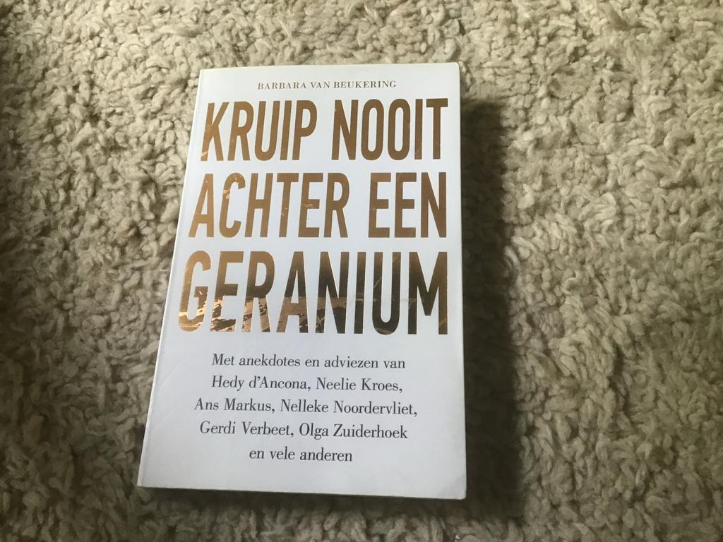 Kruip nooit achter een geranium - Barbara van Beukering, Boeken, Ophalen of Verzenden, Zo goed als nieuw