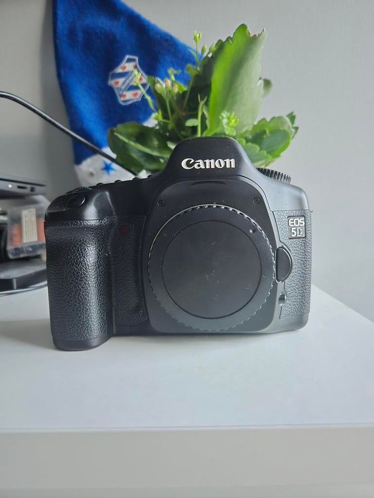 Canon eos 5d classic + grip en strap, Spiegelreflex, Canon, Ophalen of Verzenden, Zo goed als nieuw