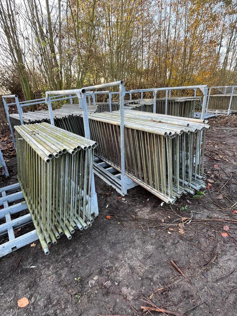 Grote partij gegalvaniseerd spijltjeshekwerk, Tuin en Terras, Tuinhekken en Hekwerk, Ophalen, Gebruikt, IJzer, Spijlenhekwerk