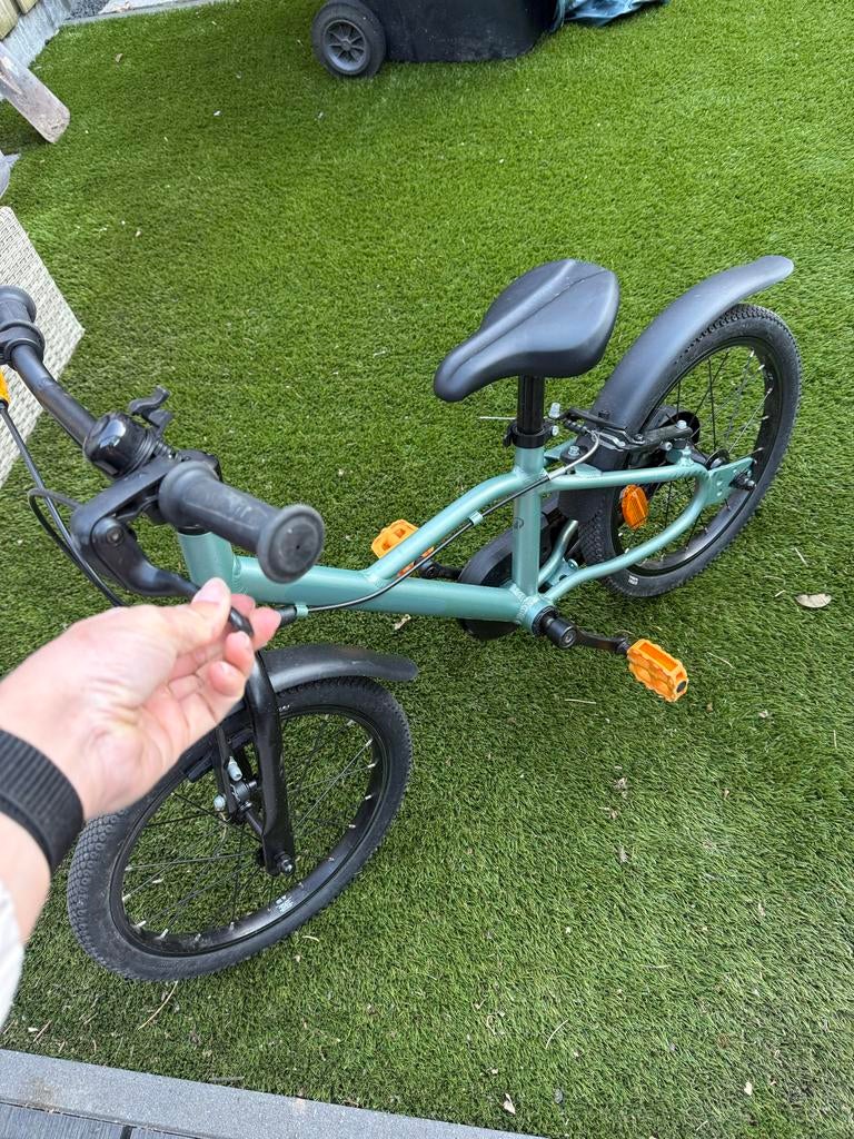 Kinderfiets BTWIN 16 inch grijsgroen, Fietsen en Brommers, Fietsen | Kinderfietsjes, Ophalen, Zo goed als nieuw, 16 tot 20 inch