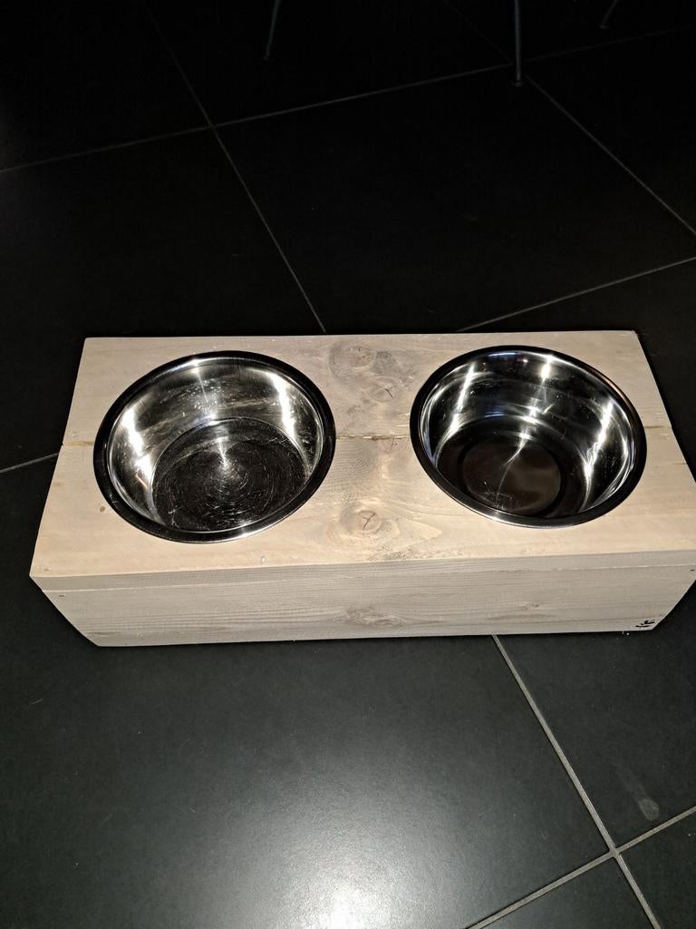 Honden voer/drink bakken, Ophalen