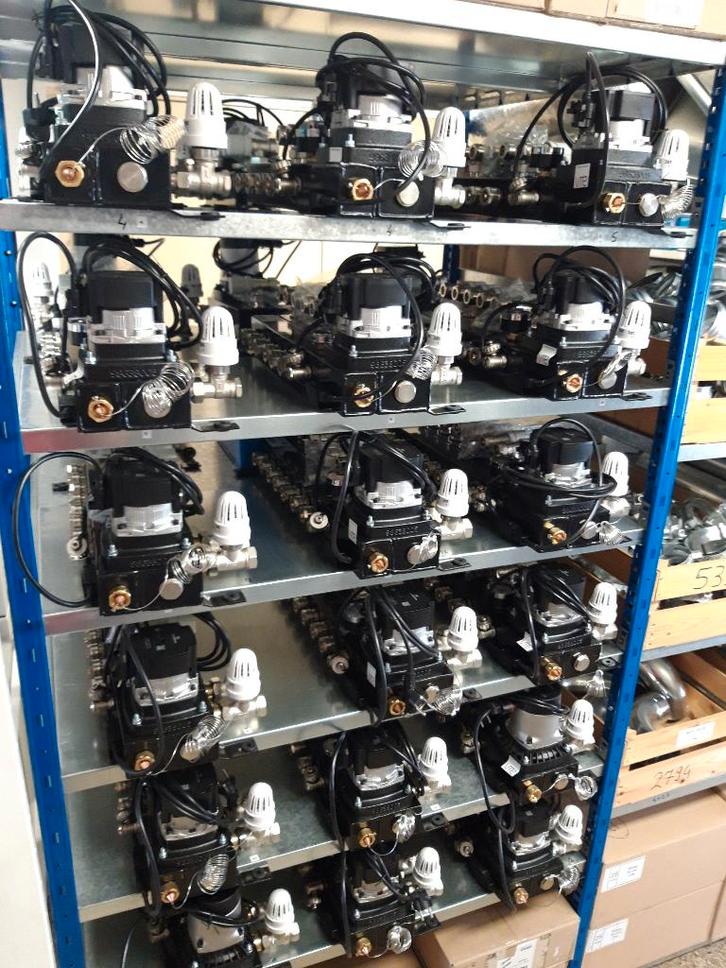 Vloerverwarming in de woning,noppenplaat,draadmat/verdeler, Doe-het-zelf en Verbouw, Sanitair, Nieuw, Rvs, Ophalen