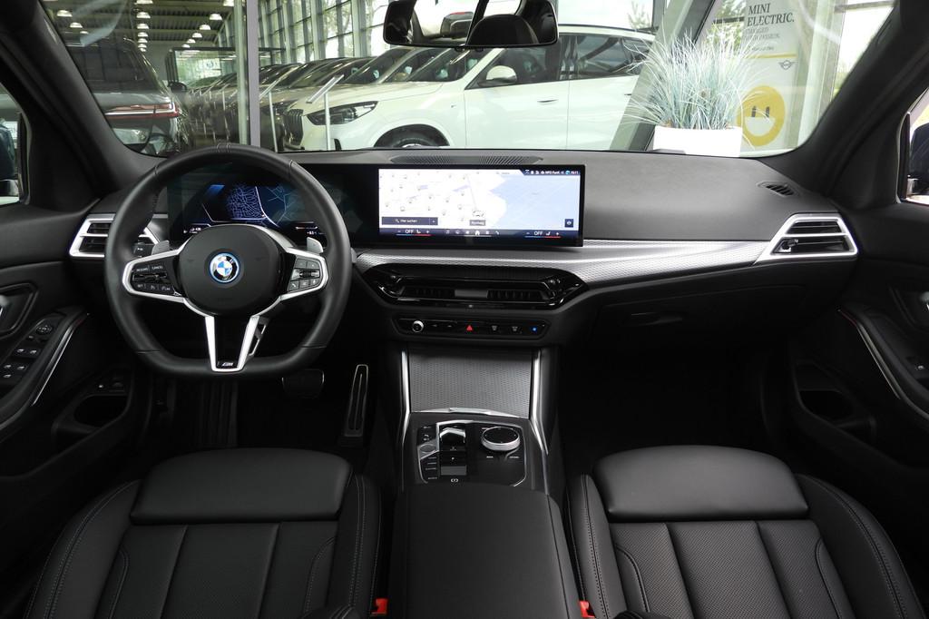 BMW 3 Serie 330e M Sport Automaat / Trekhaak / Sportstoelen, 1998 cc, Achterwielaandrijving, Gebruikt, 4 cilinders