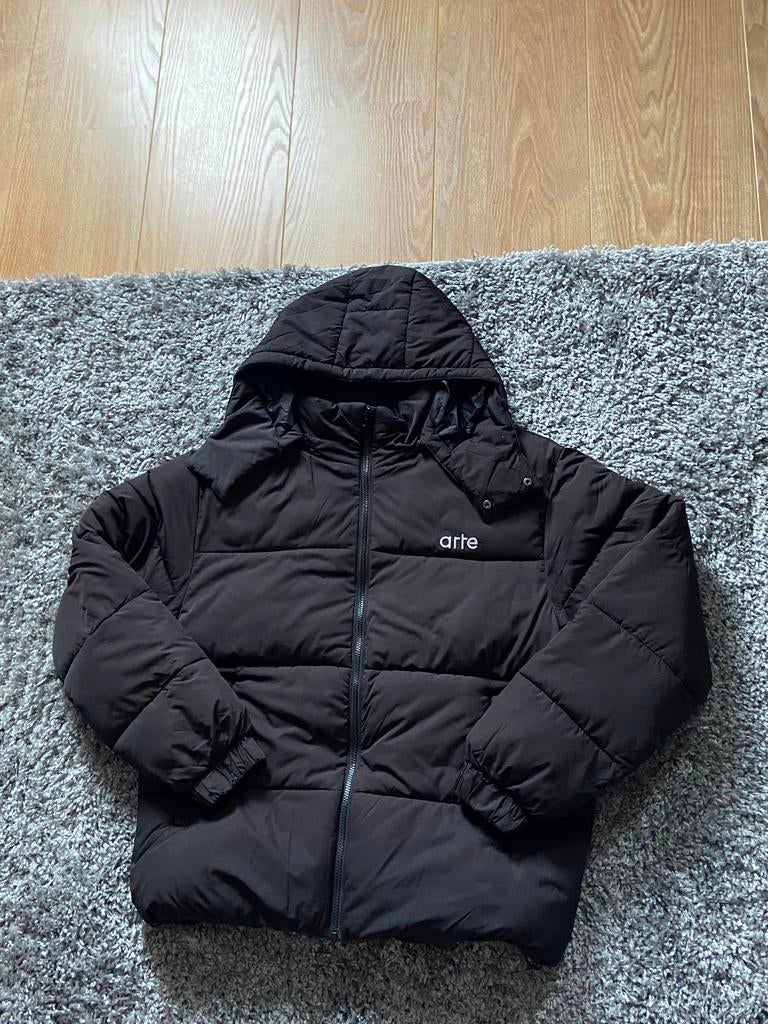 Arte Antwerp Pufferjas Zwart met Wit Logo in Maat L, Kleding | Heren, Jassen | Winter, Maat 52/54 (L), Zwart, Ophalen of Verzenden