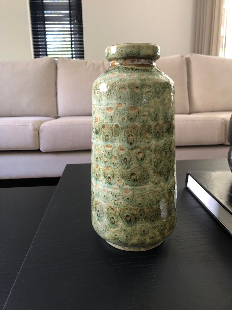 HKliving vaas groen - Keramiek met unieke textuur, Aardewerk of Porselein, Ophalen of Verzenden, Zo goed als nieuw, Minder dan 50 cm