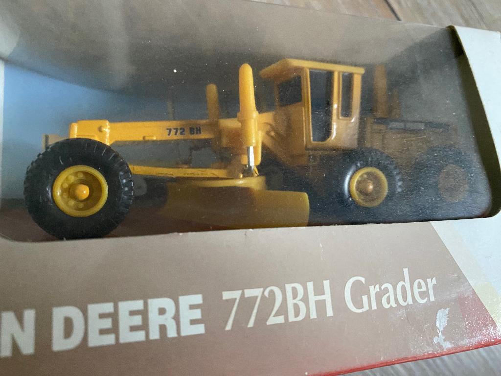 John Deere 772BH grader 1.64 miniatuur, Ophalen of Verzenden, Nieuw, Tractor of Landbouw
