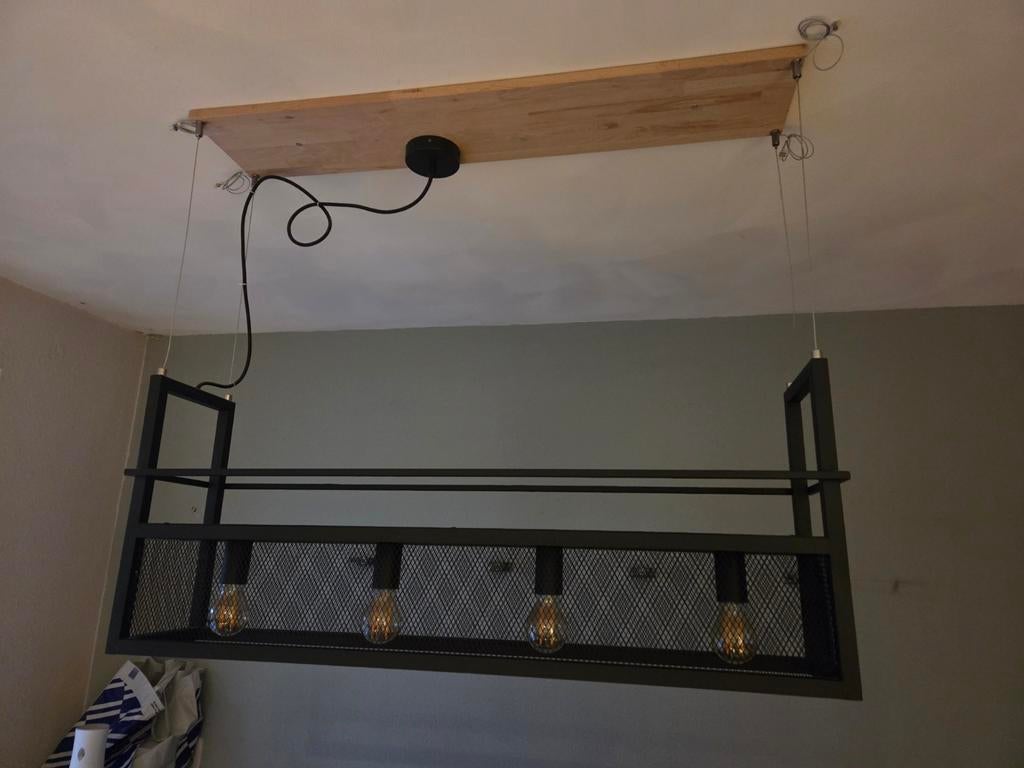 Industriële hanglamp met houten balk en 4 led lampen, Huis en Inrichting, Lampen | Hanglampen, Ophalen, 50 tot 75 cm, Industrieel, Modern