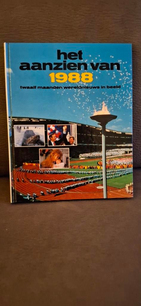 Het Aanzien van 1988: twaalf maanden wereldnieuws in beeld, Boeken, Ophalen of Verzenden
