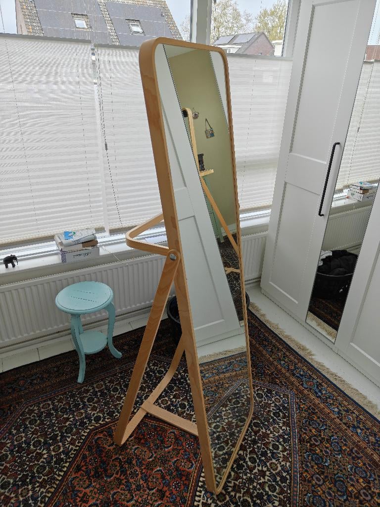 Ikea Ikornnes spiegel staand, Huis en Inrichting, Woonaccessoires | Spiegels, Ophalen, Minder dan 50 cm, Zo goed als nieuw, 150 tot 200 cm