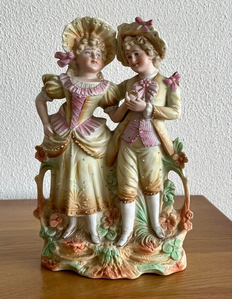Antiek porseleinen beeldje: Romantisch stel, Antiek en Kunst, Antiek | Keramiek en Aardewerk, Ophalen