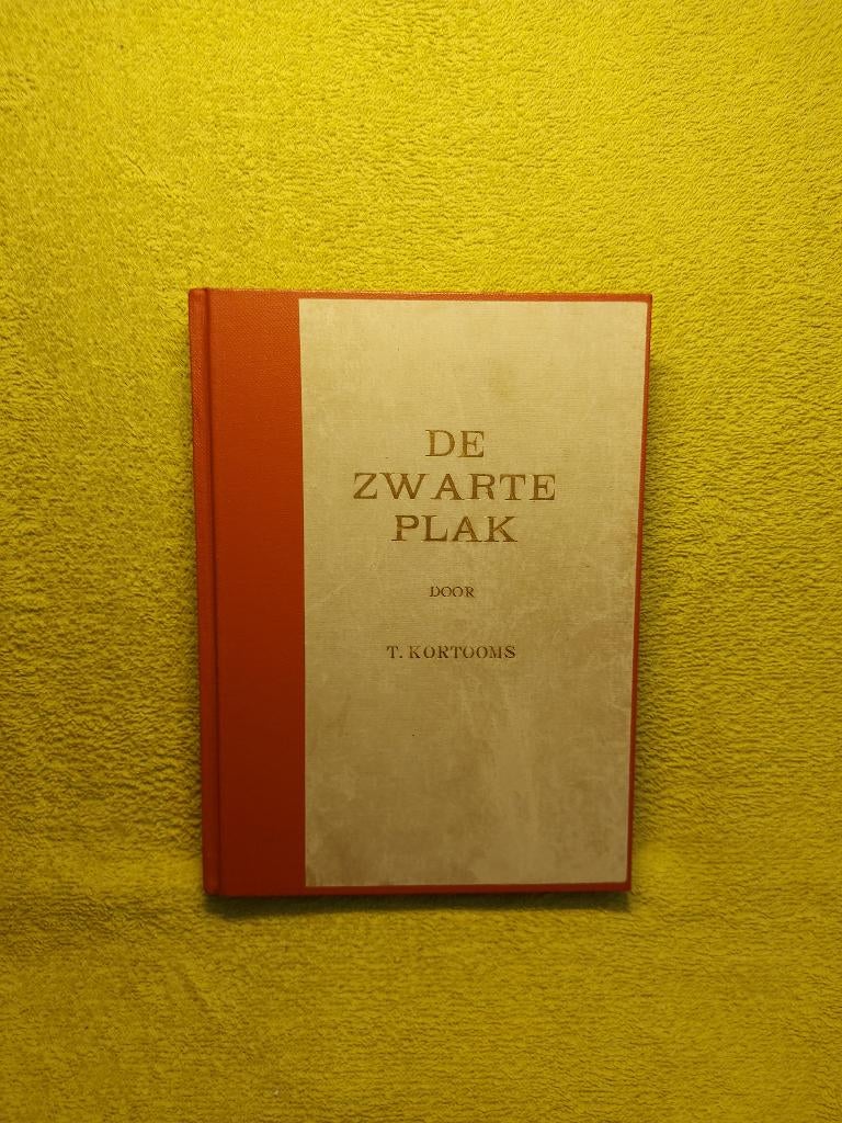 De zwarte plak - Toon Kortooms. 1948., Boeken, Ophalen of Verzenden, Gelezen