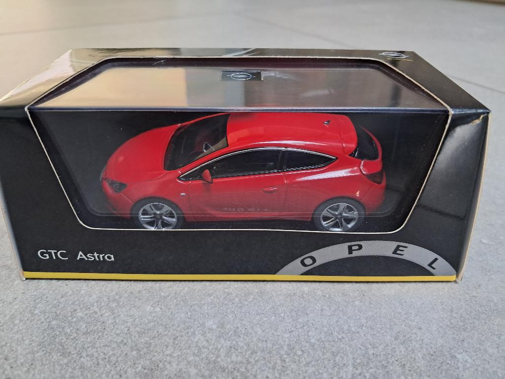 Miniatuur Opel Astra J GTC 1:43, Ophalen of Verzenden, Zo goed als nieuw, Auto, Overige merken
