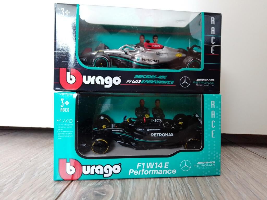 Mercedes AMG Petronas Formula One F1 modelauto twee stuks, Ophalen of Verzenden, Zo goed als nieuw, Auto, Overige merken