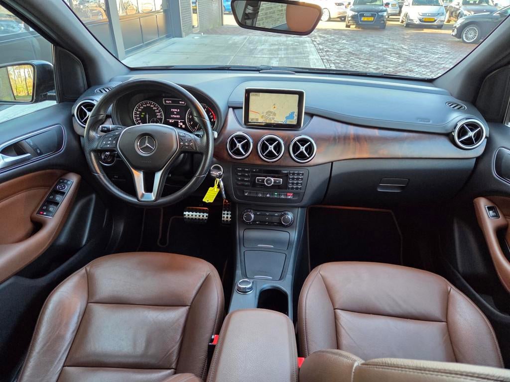 Mercedes-Benz B-klasse 250 Prestige | Autom | Leer | Stoelve, Auto's, Gebruikt, Euro 6, 4 cilinders, Zwart