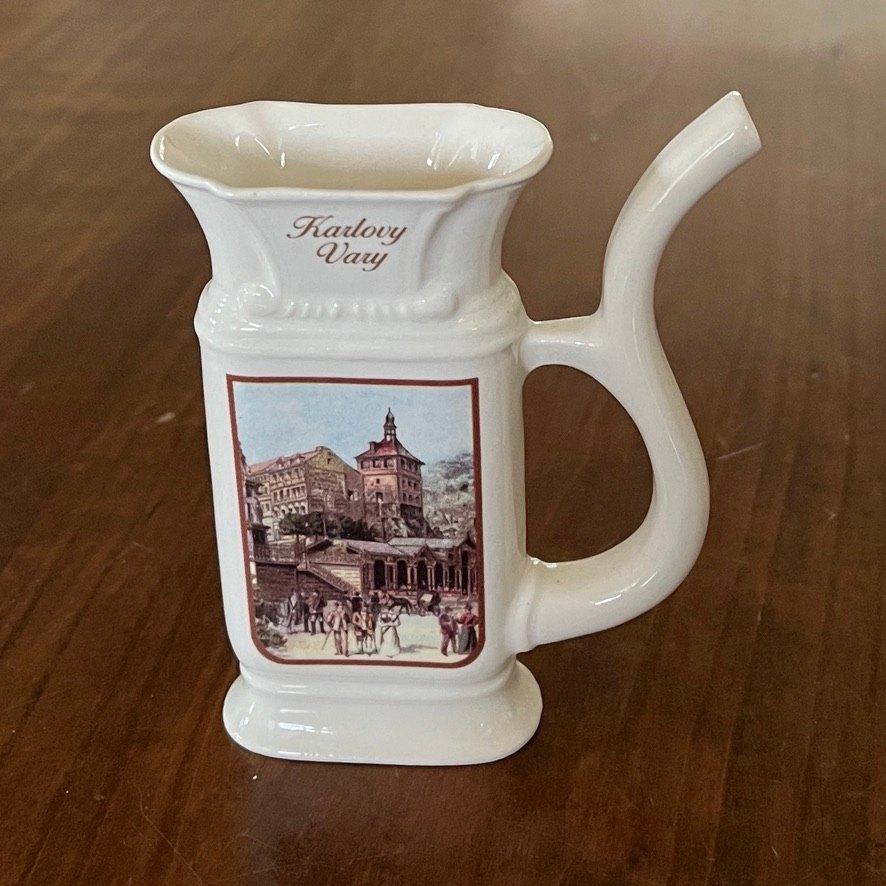 Porselein waterbeker uit Tsjechië, Ophalen of Verzenden