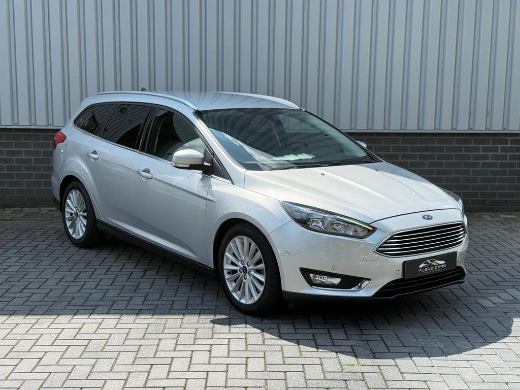 Ford Focus Wagon 1.0 Titanium |Navi|CruiseCtrl|Carplay|PDC|, Gebruikt, Origineel Nederlands, Handgeschakeld, Grijs