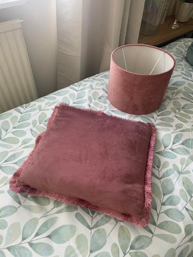 Oud roze lampenkap €12,50, Huis en Inrichting, Lampen | Lampenkappen, Ophalen of Verzenden, Zo goed als nieuw, Rond, Minder dan 25 cm