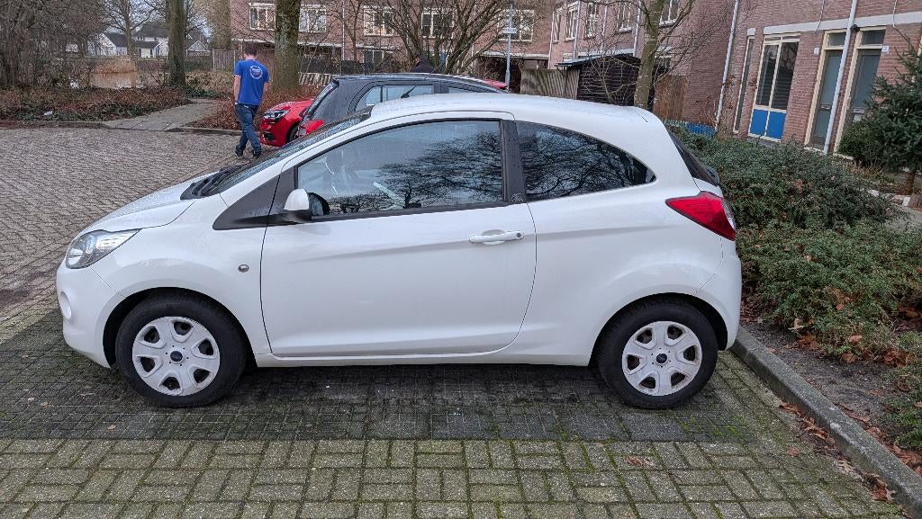 Ford Ka 1.2 69pk 2012 Wit, Auto's, Voorwielaandrijving, Stof, 1242 cc, 4 cilinders