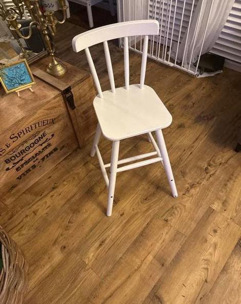 IKEA AGAM Kinderstoel, wit, met voetensteun, Kinderen en Baby's, Kinderstoelen, Ophalen, Zo goed als nieuw, Overige typen, Aanschuifbaar