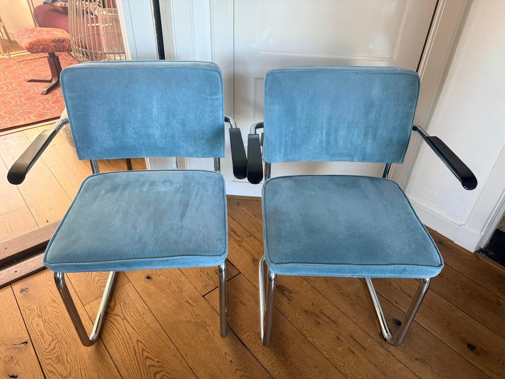 2x Zuiver Ridge Rib eetkamerstoelen lichtblauw met leuning, Ophalen, Gebruikt, Twee, Blauw