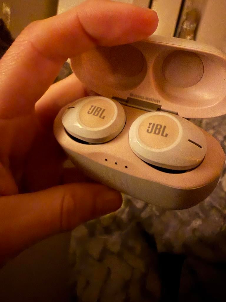 JBL oordopjes wit zgn, In gehoorgang (in-ear), Bluetooth, Ophalen of Verzenden, Zo goed als nieuw