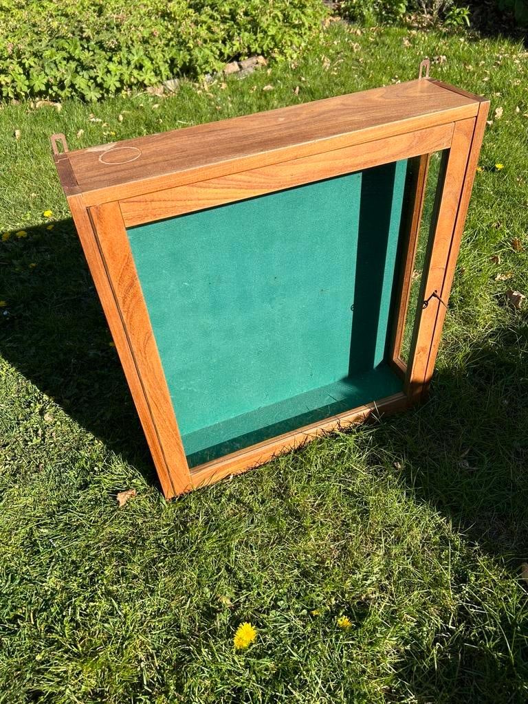 Vintage prijzen/medaille vitrine wandkastje, Ophalen, Glas, Vintage, 50 tot 100 cm