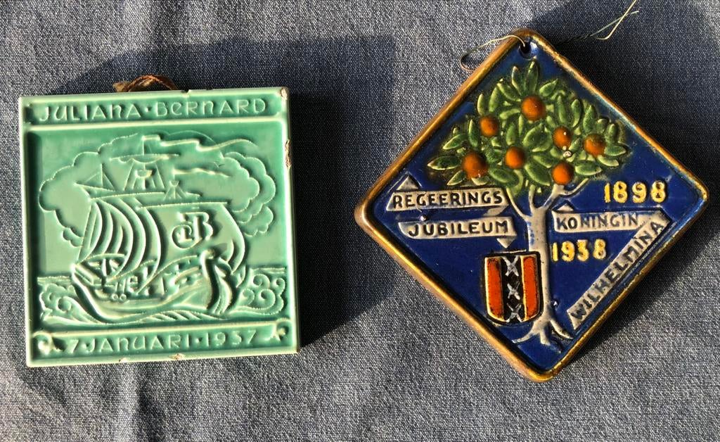 Herdenkingstegels Juliana & Bernhard 1937 en Wilhelmina 1938, Ophalen of Verzenden