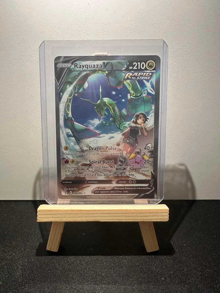 Rayquaza V 194/203, Ophalen of Verzenden, Zo goed als nieuw, Losse kaart, Foil