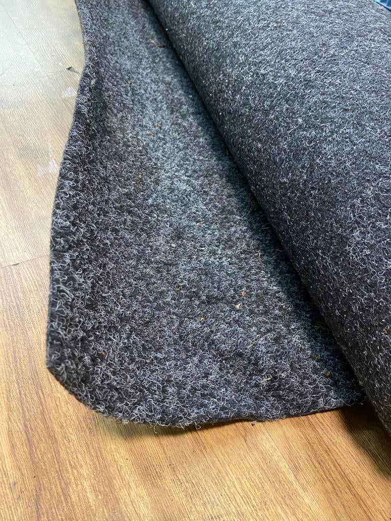 Naaldvilt op rol (wandbekleding)., Ophalen, Zo goed als nieuw