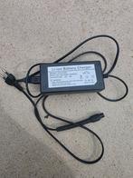 Li-ion Batterij Oplader ZYD-4220 42V HoeverBoard, Audio, Tv en Foto, Opladers, Ophalen of Verzenden, Zo goed als nieuw