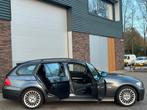 Grijze BMW 3-Serie 318i E91 Touring M-Sport Benzine/Apk/AC!, 13 km/l, Zwart, 4 cilinders, 129 pk