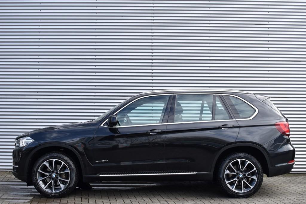 Bmw X5 SDRIVE25D CENT. EXEC. / LEDER / SPORTSTOELEN / EL. ST, 1995 cc, X5, 241 €/maand, Zwart