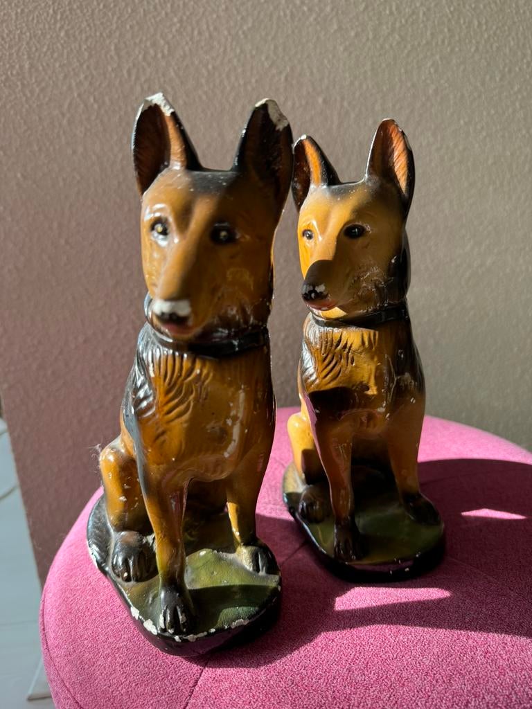 Vintage, 2 beeldjes van een Duitse herdershond, Ophalen of Verzenden, Zo goed als nieuw, Dier