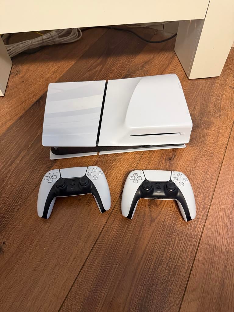 PlayStation 5 Disc Edition + 2 controllers, Spelcomputers en Games, Spelcomputers | Sony PlayStation 5, Zo goed als nieuw, Playstation 5