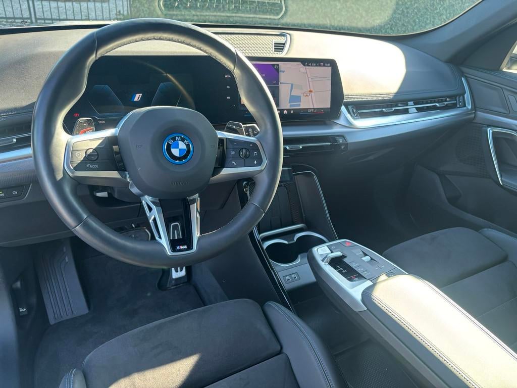BMW X1 XDrive30e M-Sport | Glazen Panoramadak | Stoelverwarm, 16 kWh, Wit, Plug-in hybride, Bedrijf