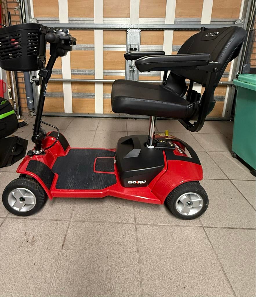 Rode vouwScootmobiel, Zo goed als nieuw, 15 km of minder, 11 t/m 15 km/u, Ophalen