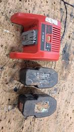 Lader en 2 oude accu's milwaukee, Ophalen of Verzenden
