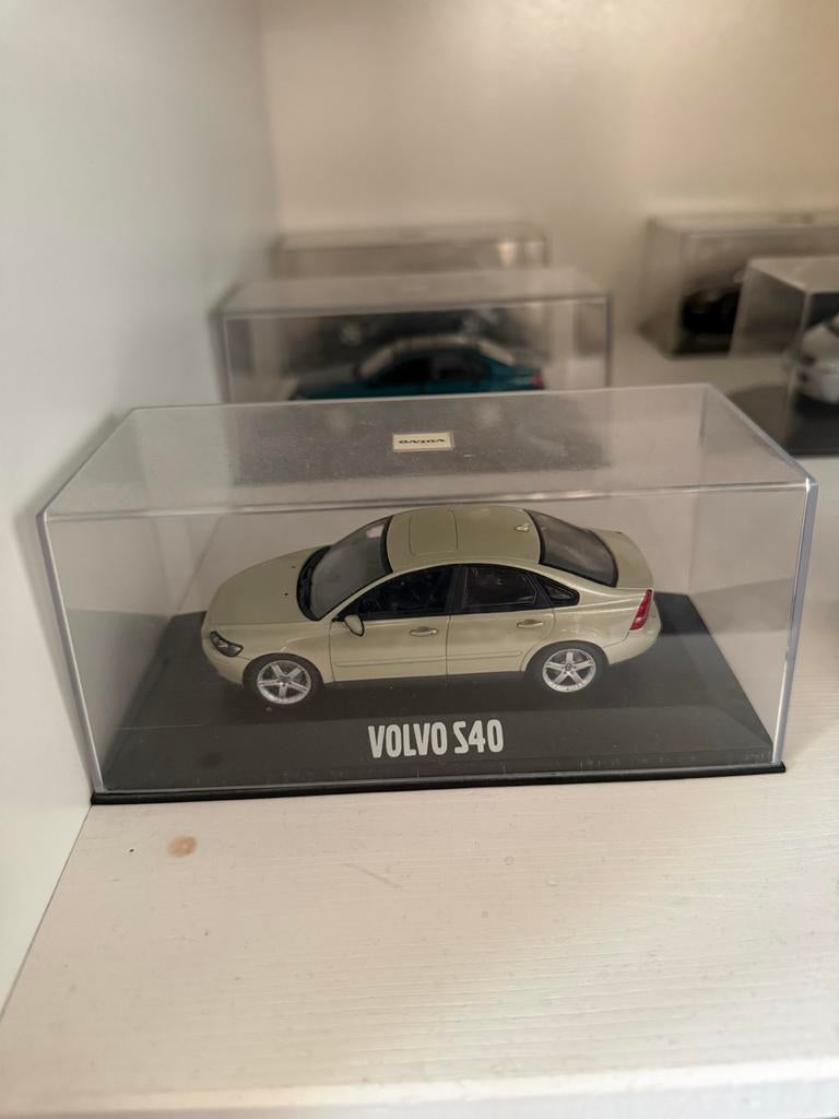 1:43 Volvo S40 modellen te koop of te ruilen!, Hobby en Vrije tijd, Modelauto's | 1:43, Ophalen of Verzenden, Zo goed als nieuw