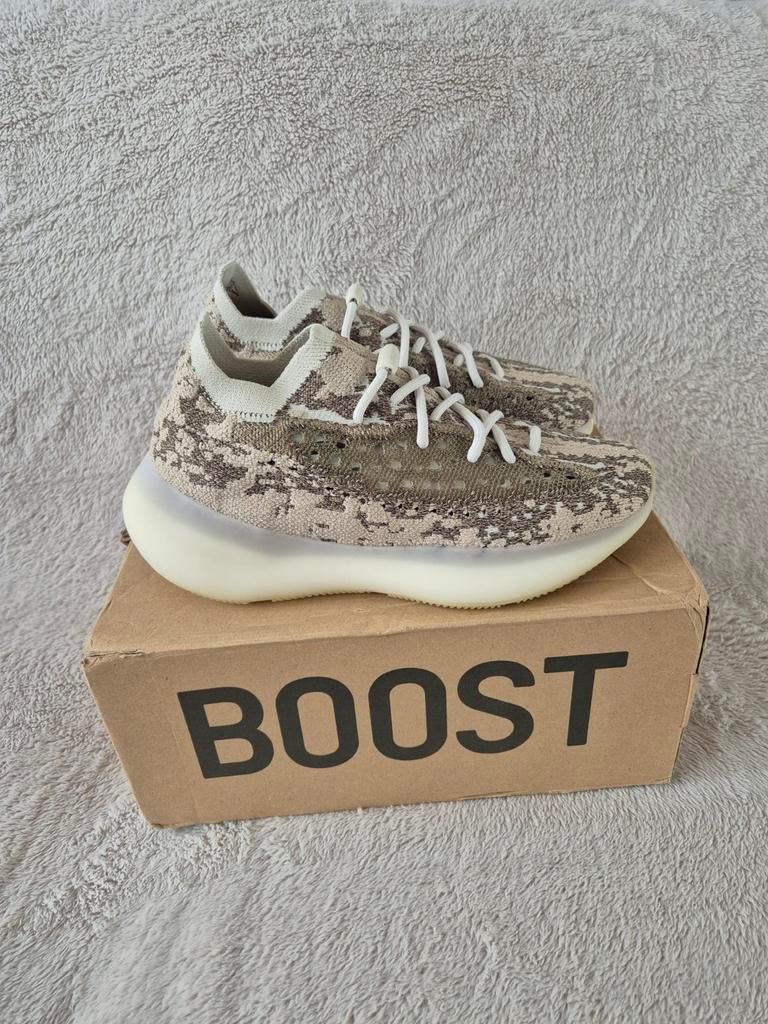 Yeezy 380 Pyrite Maat 40, Kleding | Dames, Schoenen, Ophalen of Verzenden, Nieuw