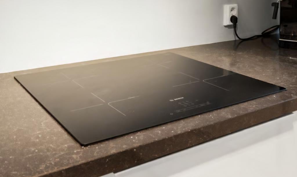 Bosch Inductiekookplaat PIE611BB1E, Witgoed en Apparatuur, Kookplaten, Gebruikt, Inbouw, Inductie, 4 kookzones