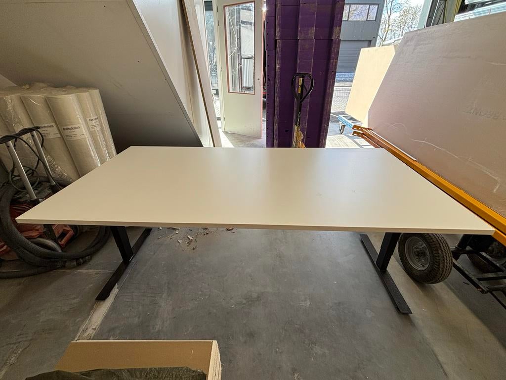 Nieuw bureau met stalen onderstel, Huis en Inrichting, Bureaus, Ophalen, Overige typen, Metaal, Nieuw