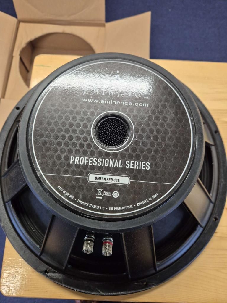 2x Eminence Omega pro 18A, Info@eminence.com, Zo goed als nieuw, P.O. Box 360 838 Mulberry Pike Eminence, KY 40019, Eminence