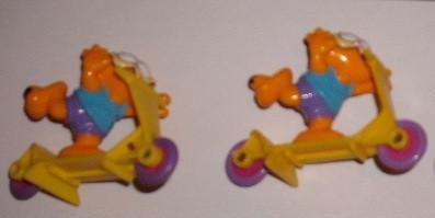 Garfield stripkat kat figuren op voertuig skateboard, Verzamelen, Stripfiguren, Ophalen of Verzenden, Garfield, Gebruikt, Beeldje of Figuurtje