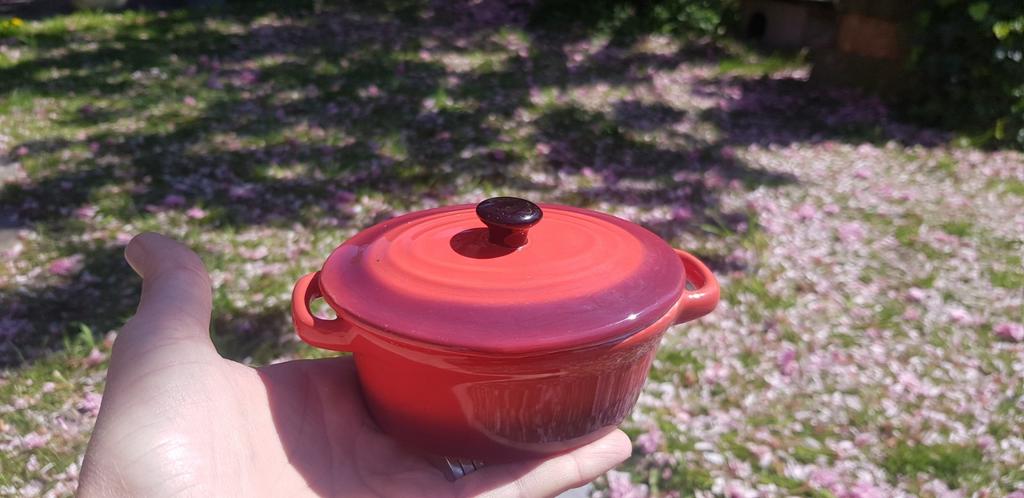 Mini Le Creuset (achige) pannetje rood - Zo goed als nieuw, Verzenden, Zo goed als nieuw, Gietijzer, Pot, Bus of Blik