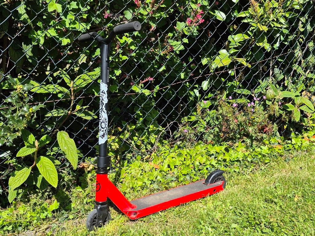 Leuke rode kinder stuntstep van Oxelo, Fietsen en Brommers, Steps, Ophalen of Verzenden, Gebruikt, Overige typen, Oxelo (Decathlon)