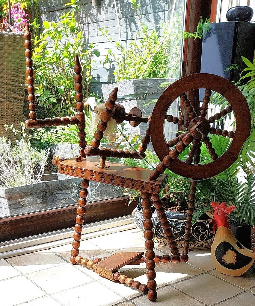 Antiek, 19e Eeuws Spinnewiel van eikenhout, Ophalen, Gebruikt, Spinnewiel