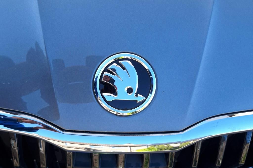 Origineel SKODA logo | 9CM | Motorkap | chroom met zwart, Auto-onderdelen, Voor, Nieuw, Ophalen of Verzenden, Skoda