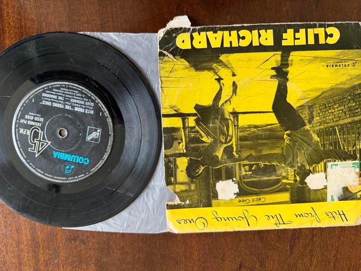 Cliff Richard EP - Hits From The Young Ones - Beschadigd, Cd's en Dvd's, Vinyl Singles, Gebruikt, EP, Pop, 7 inch, Ophalen of Verzenden